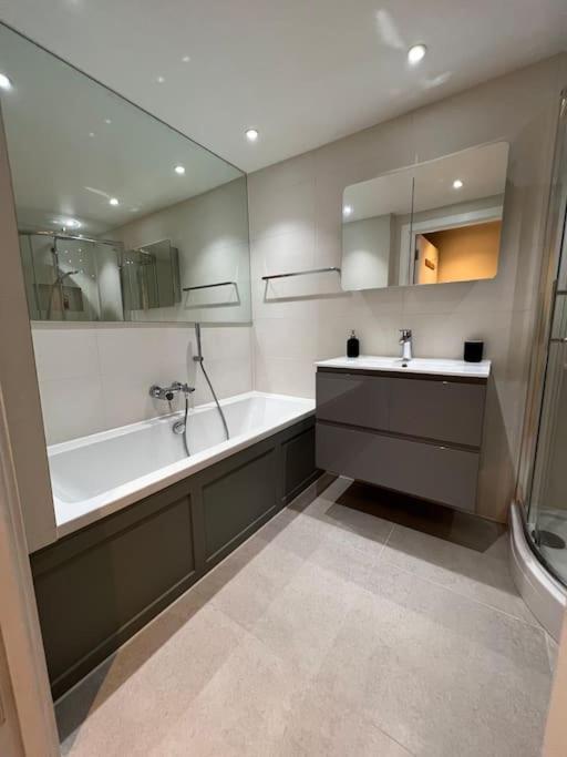 2bed Stratford With Easy Access To London, O2, Excel, Parking Nearby * Londres