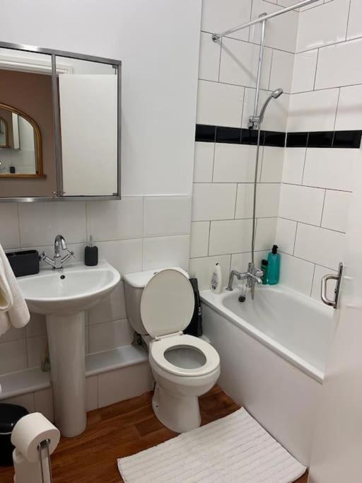 2 Bed Flat In Canning Town * Londres