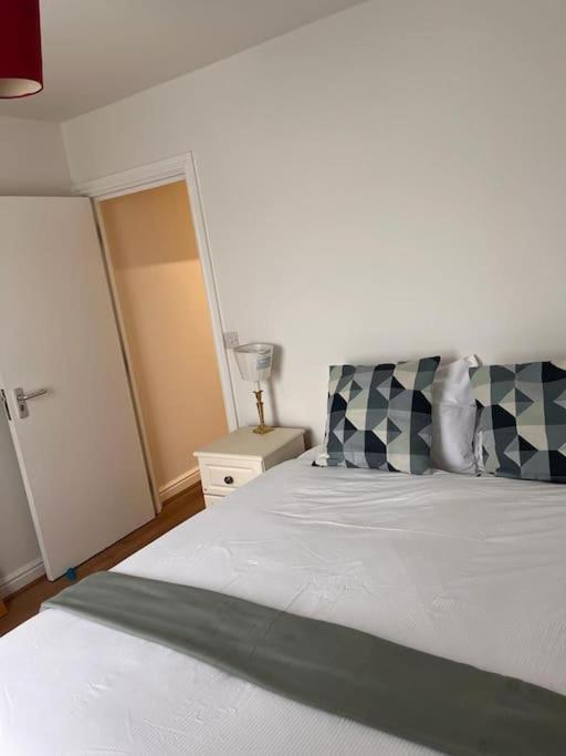 2 Bed Flat In Canning Town Apartamento Londres