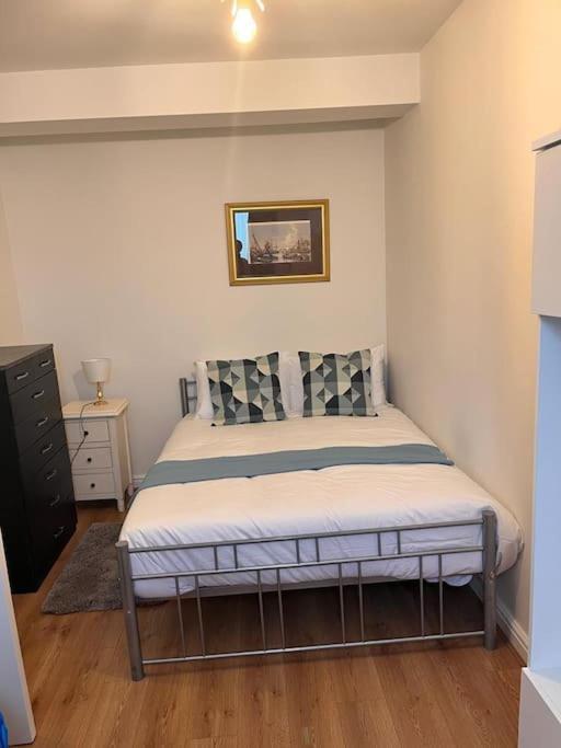 2 Bed Flat In Canning Town *
