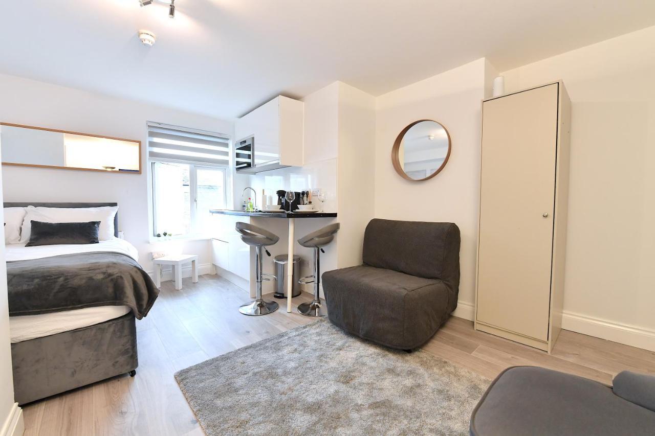 Studios: Line Convenience Near Westfield Apartment *