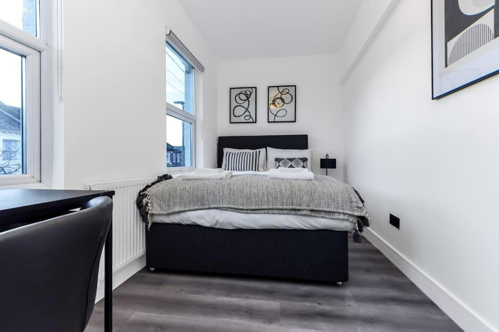 Hunky 3 Bedroom Flat In Hereward, *