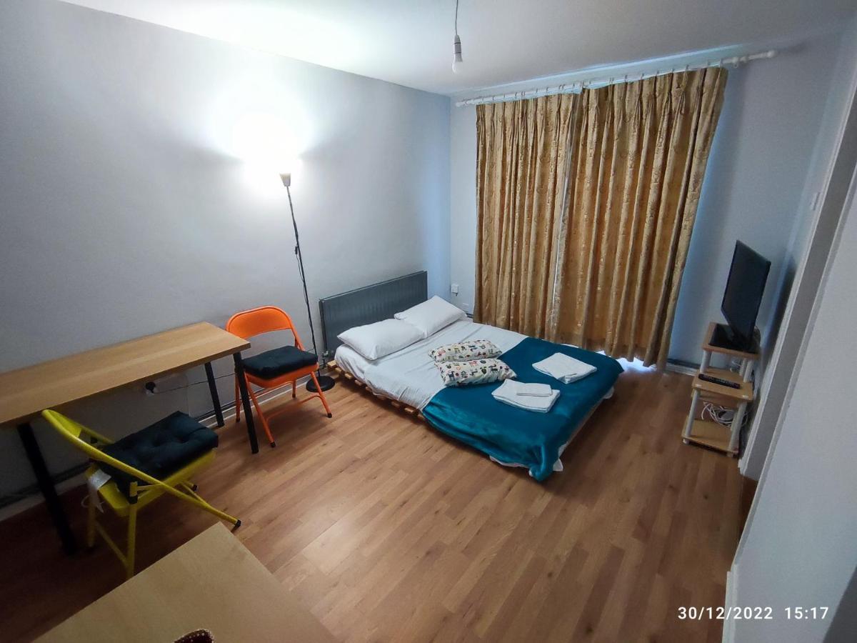 Apartment And Quiet Flat In London! Close To Station