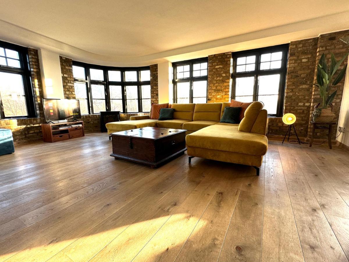 Deluxe Penthouse Riverside View 2 Bedroom Flat With Lift - Old Industrial Factory Warehouse