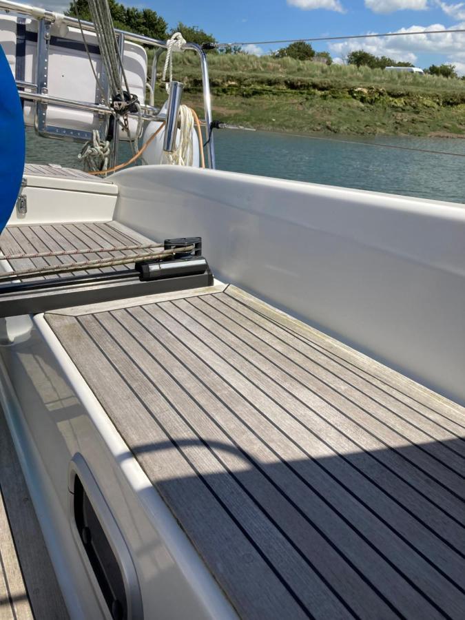 Entire Boat At St Katherine Docks 2 Available Select Using Options Londres