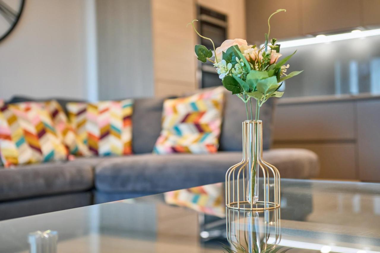 2 Bedroom Luxury With Balcony *