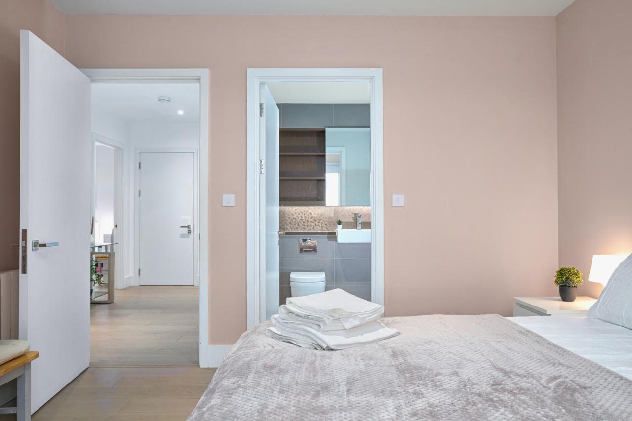 Apartment 2 Bedroom Luxury With Balcony London