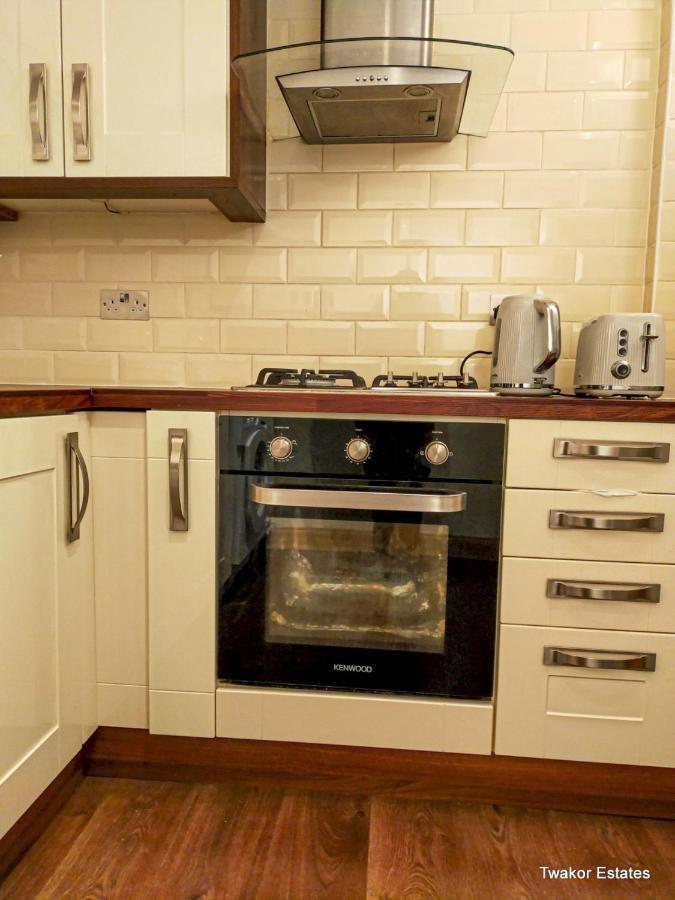 Fully-equipped Flat In The Of London.