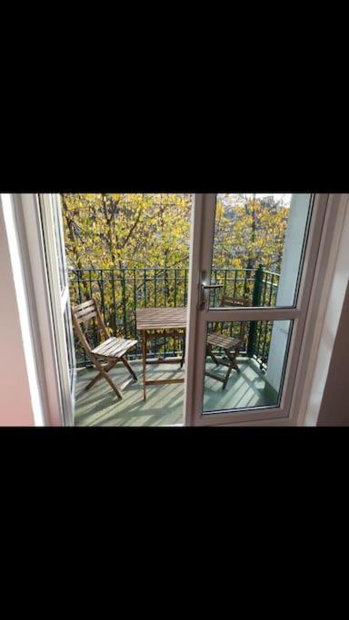 Lovely 2 Bedroom Flat In Greater Apartamento Londres