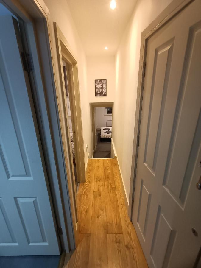 Apartment Lovely 2 Bedroom Serviced In *