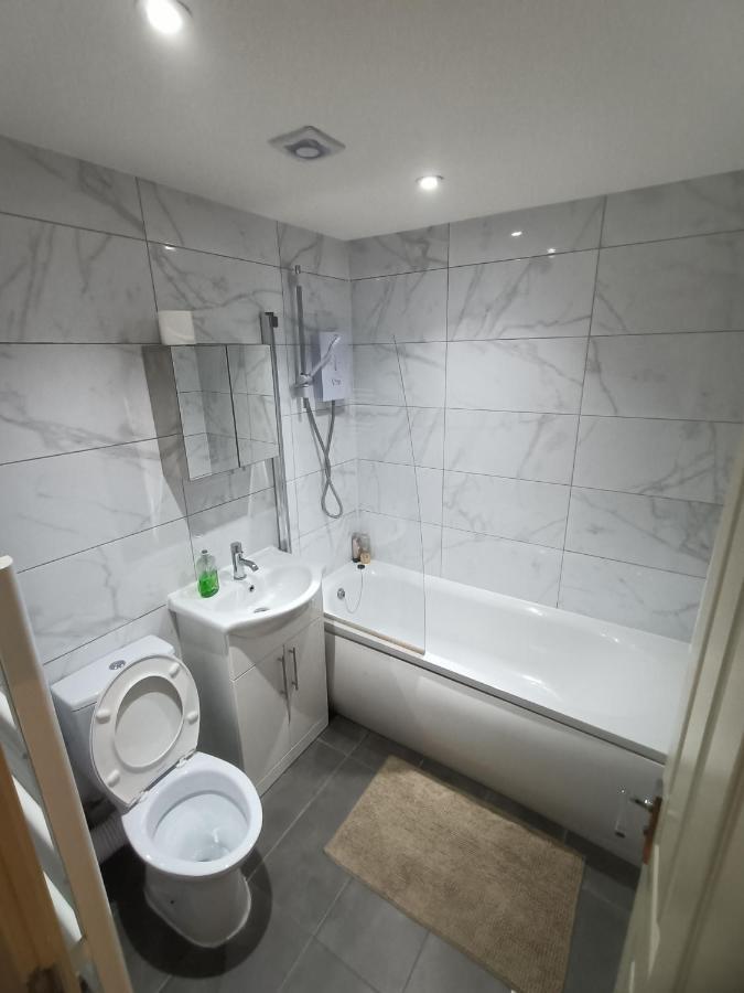Apartment Lovely 2 Bedroom Serviced In London