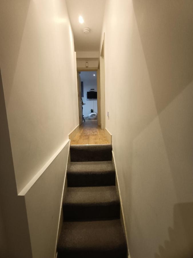 Lovely 2 Bedroom Serviced In Apartment *