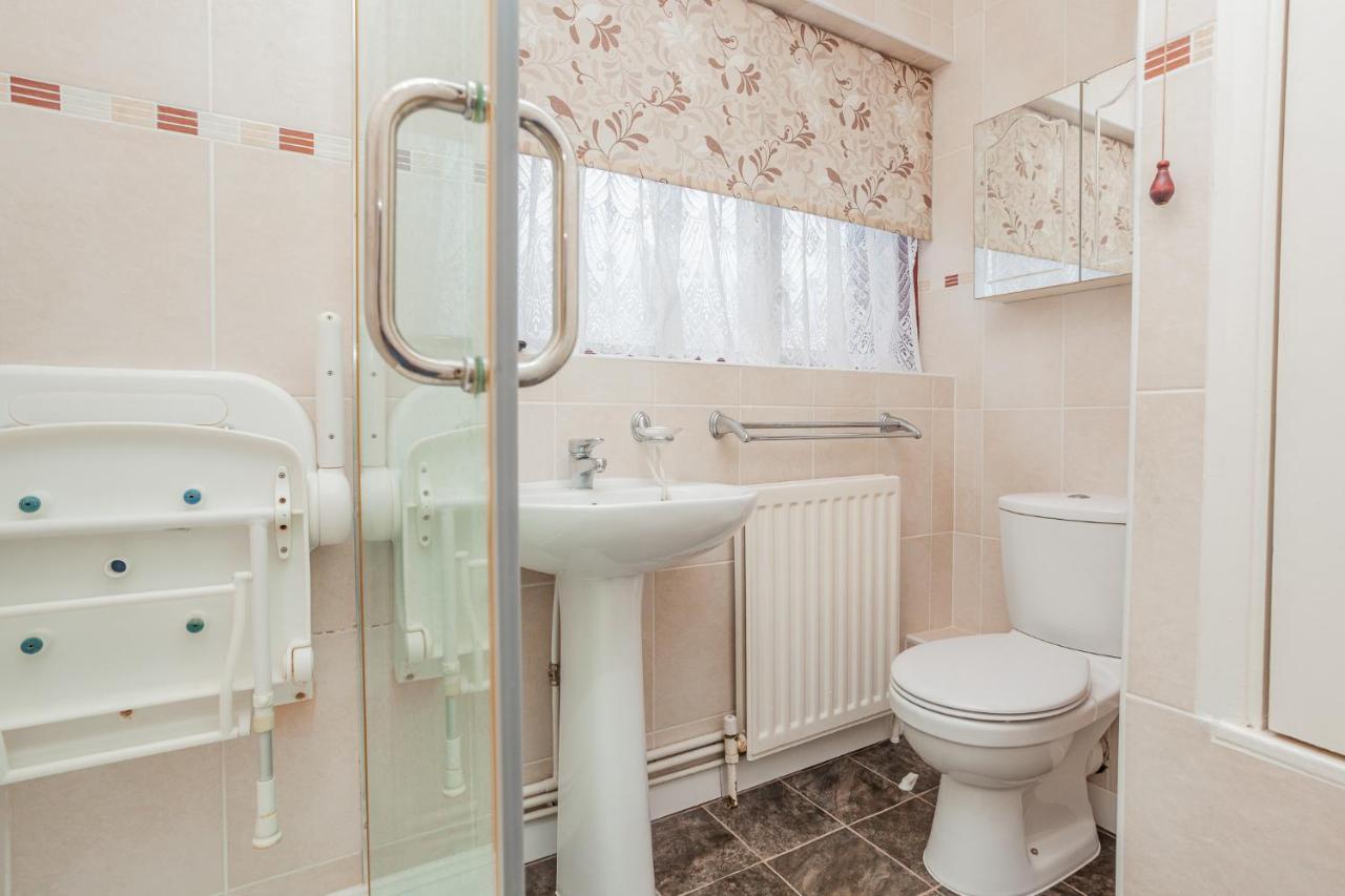 Guest house North Downs London