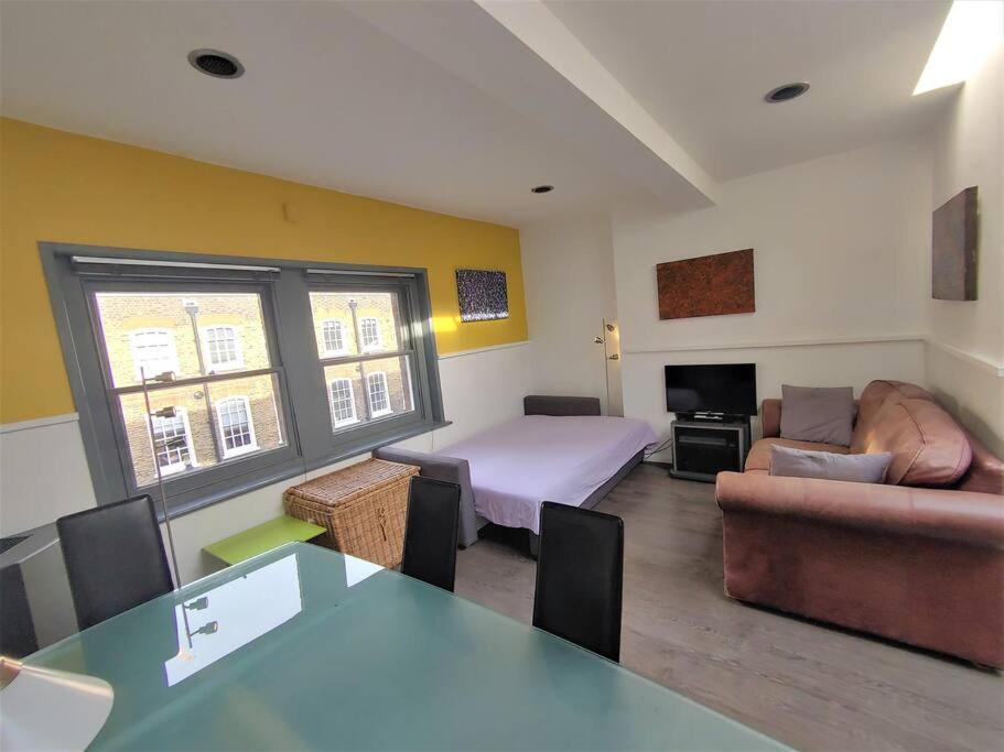 Stylish Near Carnaby Street, Sleeps 4. Apartment