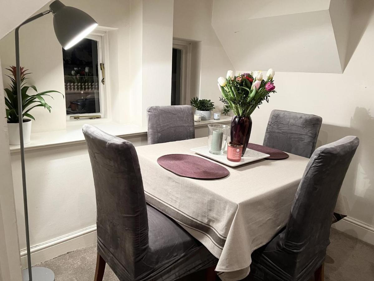 Quarto em Acomodações Particulares Double Bedroom With En-suite Bathroom In Chelsea - - Share