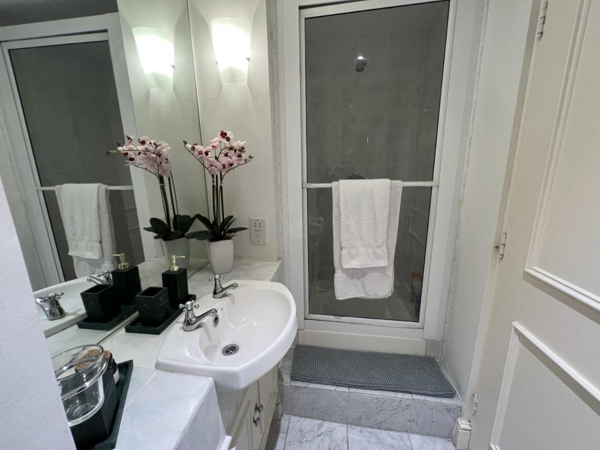 Quarto em Acomodações Particulares Double Bedroom With En-suite Bathroom In Chelsea - - Share Londres
