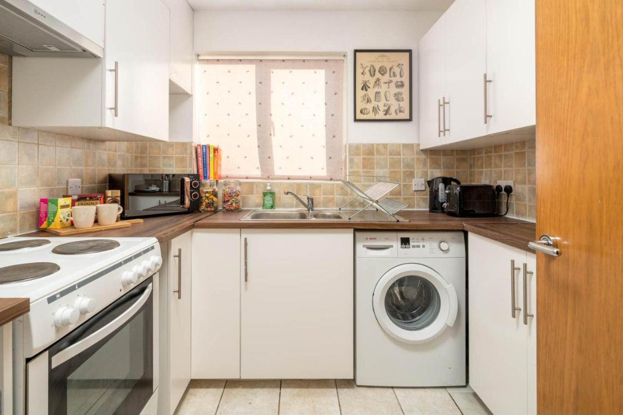 2 Bedroom Flat Near Excel Apartamento