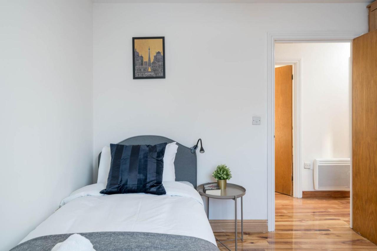 2 Bedroom Flat Near Excel * Londres