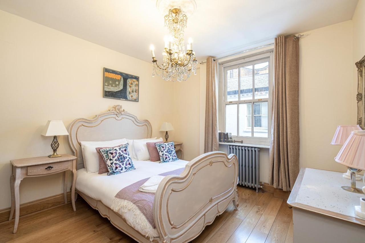 Stone Built Vintage Chic House In The Heart Of Knightsbridge Holiday home *