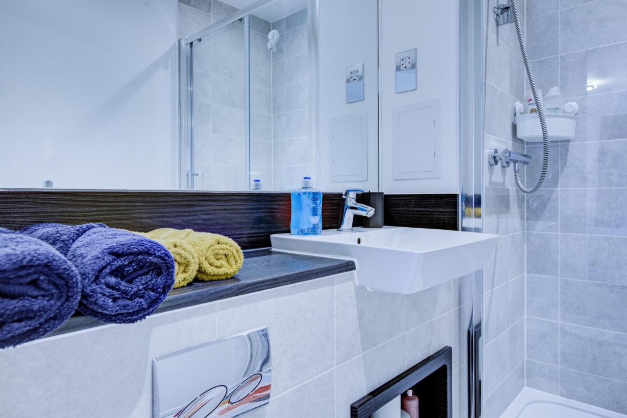 2 Bed 2 Bath Modern In East Acton Apartamento Londres