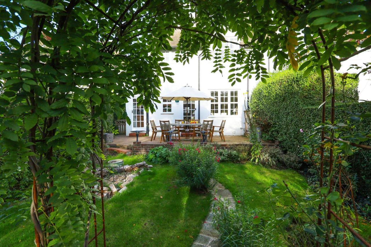 A North Retreat Cottage, 3 Bed With Garden London