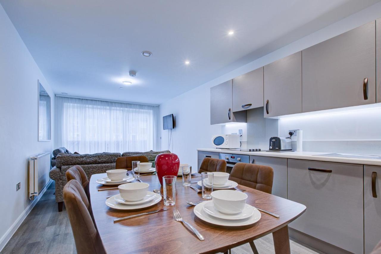 2 Bed 2 Bath Modern In East Acton Apartamento Londres