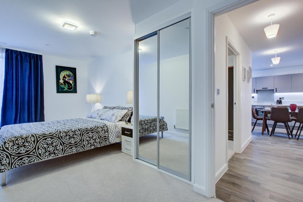 2 Bed 2 Bath Modern In East Acton Apartamento Londres