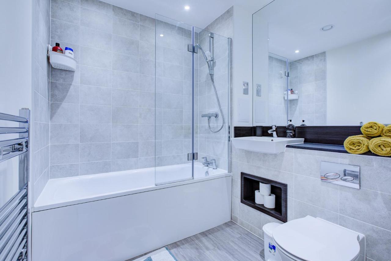 2 Bed 2 Bath Modern In East Acton Apartamento