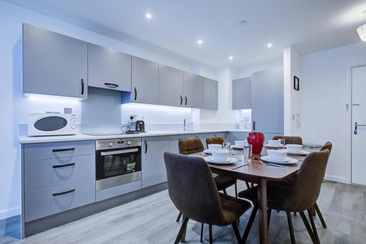 Apartment 2 Bed 2 Bath Modern In East Acton