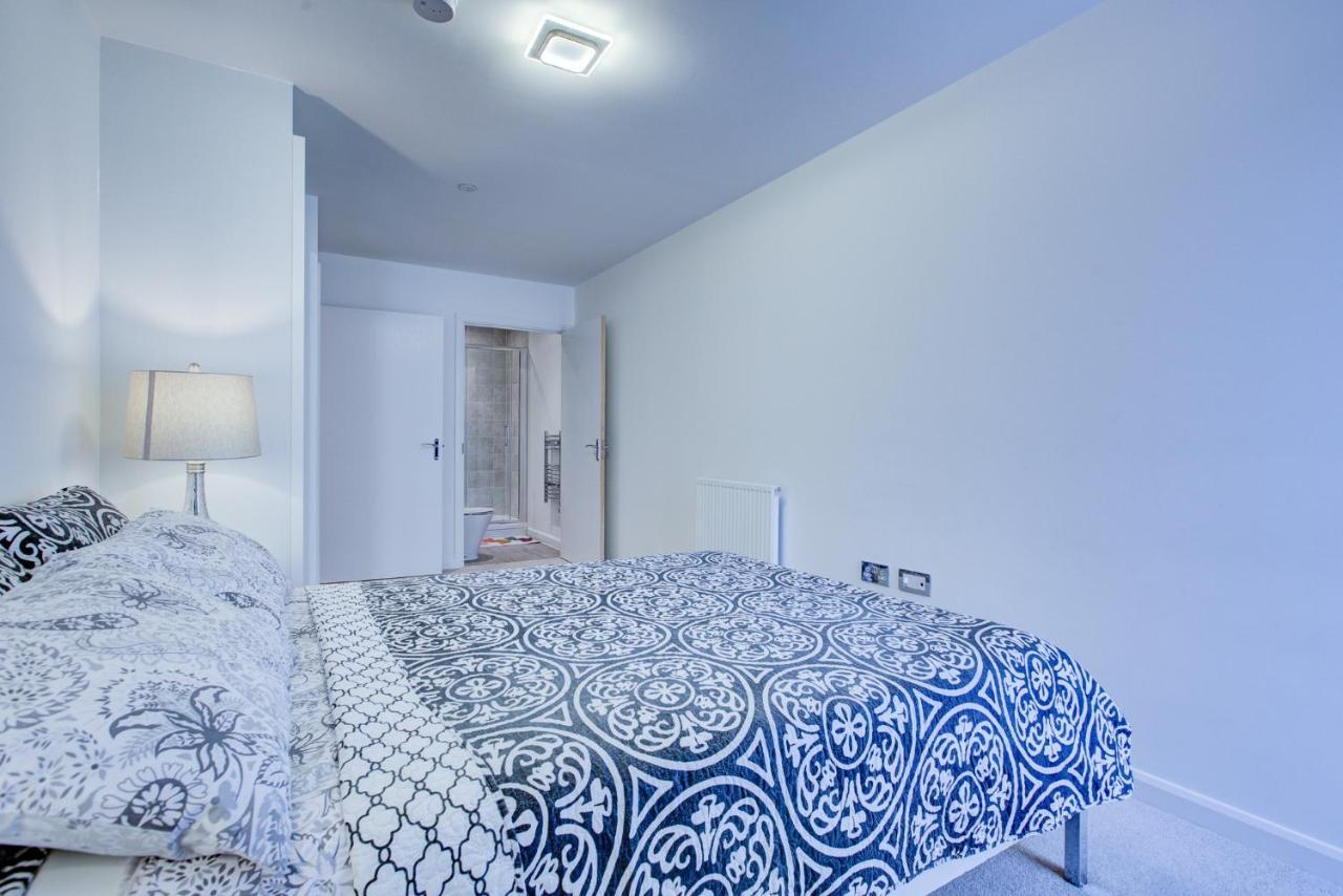 Apartment 2 Bed 2 Bath Modern In East Acton