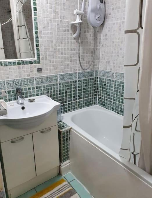 Entire Close To London