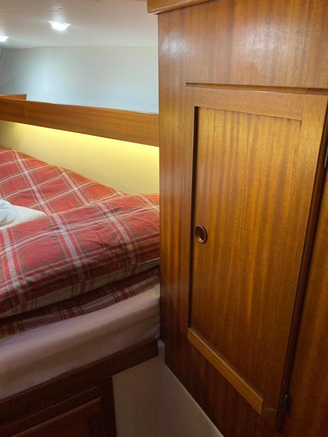 Entire Boat At St Katherine Docks 2 Available Select Using Options * Londres