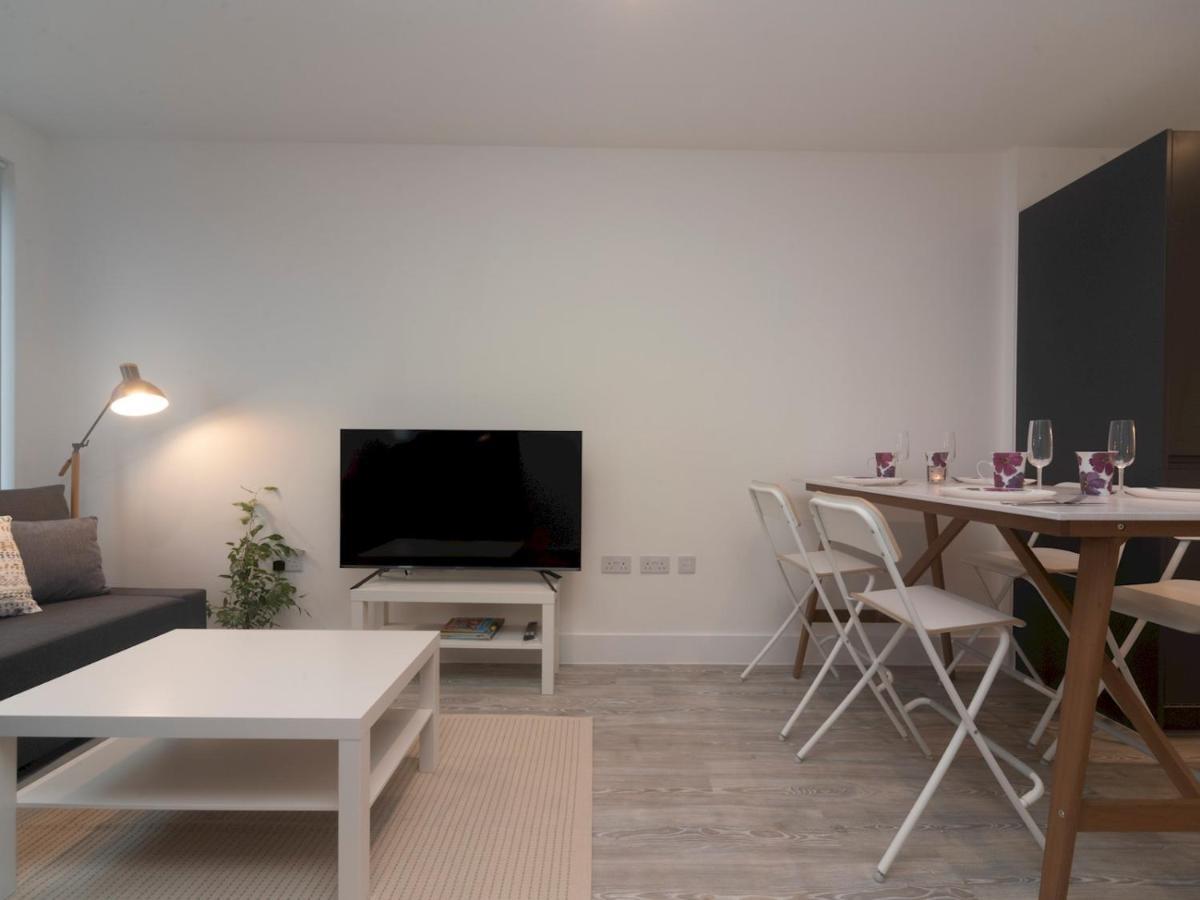 Pass The Keys Spacious Bright Flat 20 Mins To London