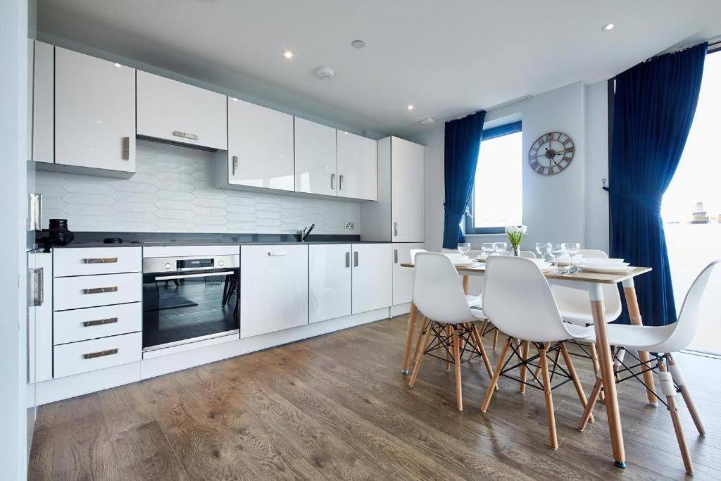 Greenwich Flat: O2, Cutty Sark, Maritime Museum, Thames Path Londres