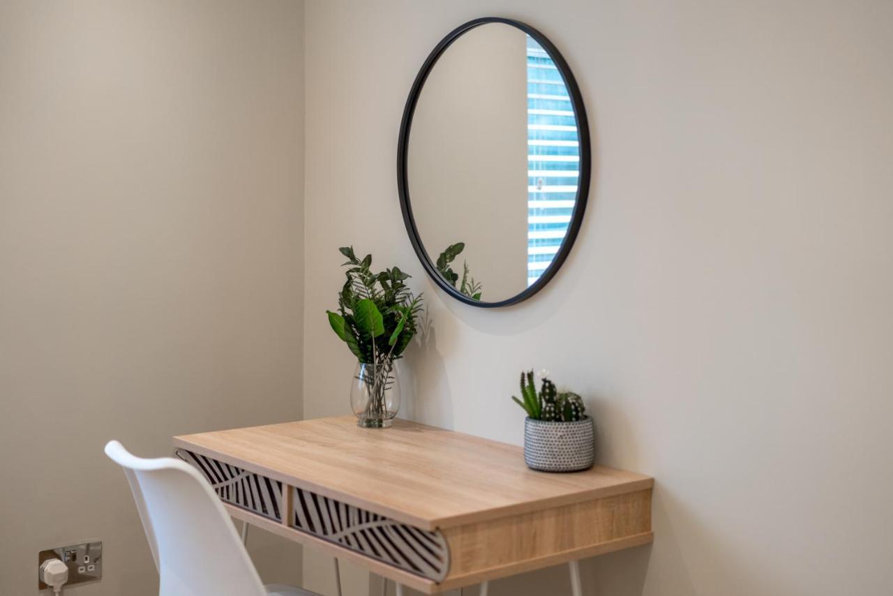 Westfield 2 Bedroom Near Notting Hill * Londres