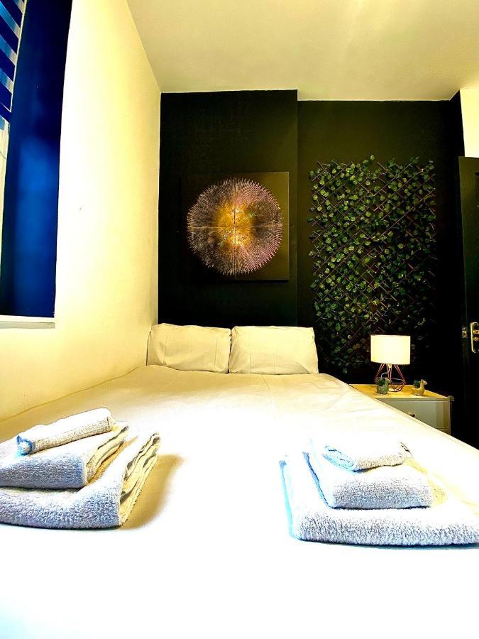 Duke And Duchess And - Private In Hot Tub Apartahotel *