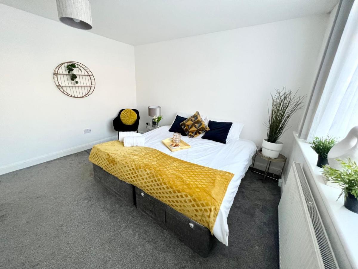 Ferienhaus 3 Cosy Homes Walking Distance To Mall With Parking Available To Book Separately 3 Bed House Or 1 Bed Or London