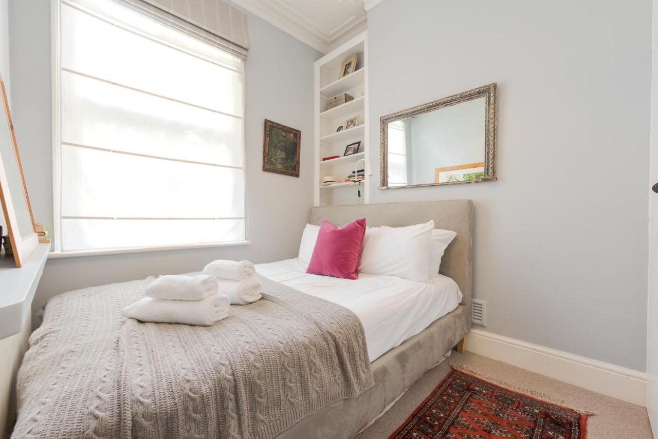 Charming Flat In Leafy West By Underthedoormat Apartment London