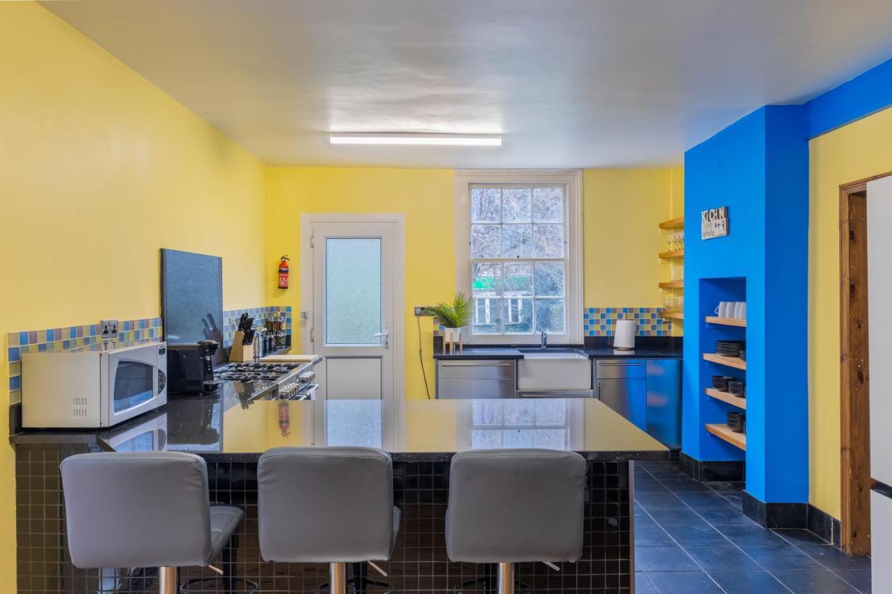 Spacious 5 Bedroom House With Garden + Parking - Amazing Location