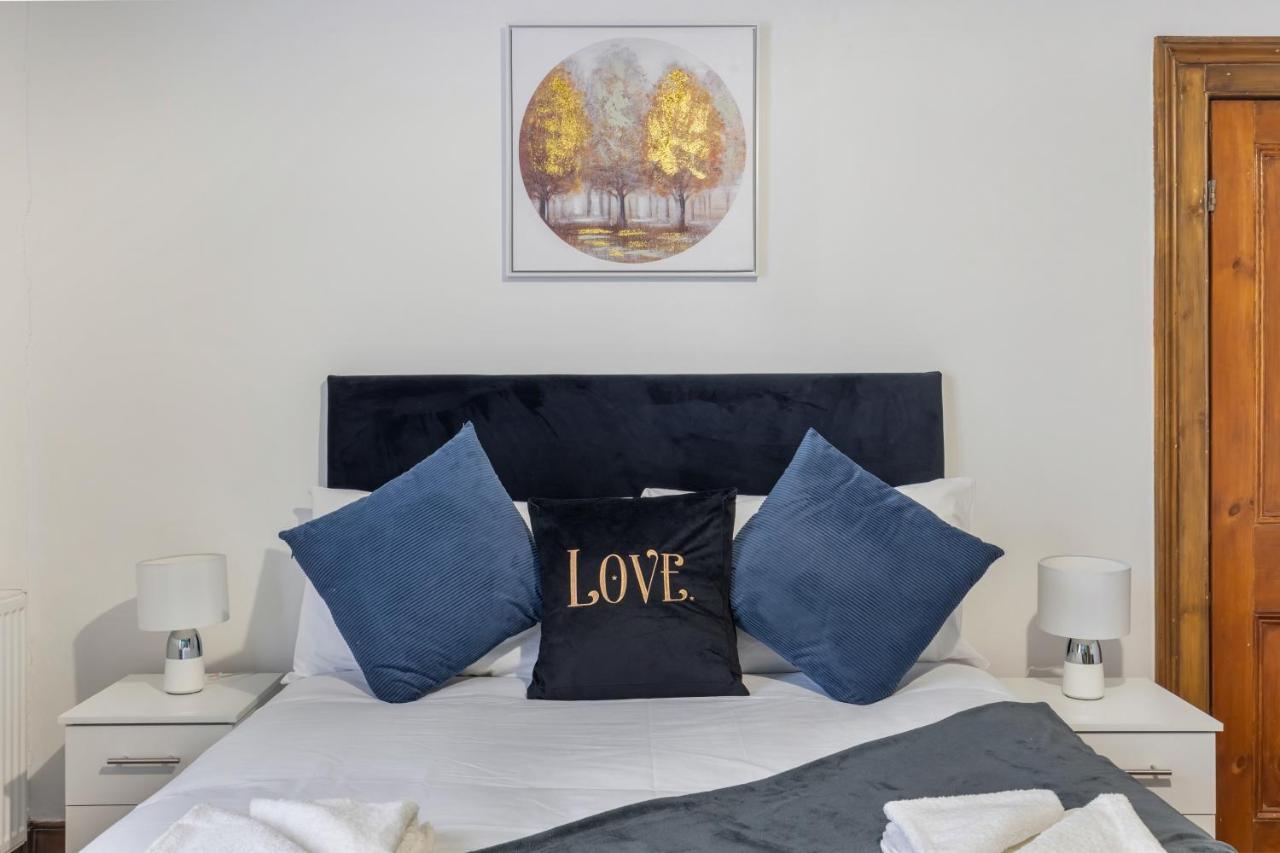 Hébergement de vacances Spacious 5 Bedroom House With Garden + Parking - Amazing Location