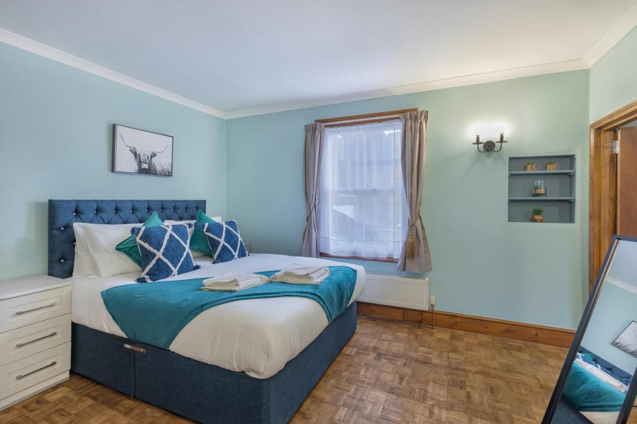 Spacious 5 Bedroom House With Garden + Parking - Amazing Location Hébergement de vacances Londres