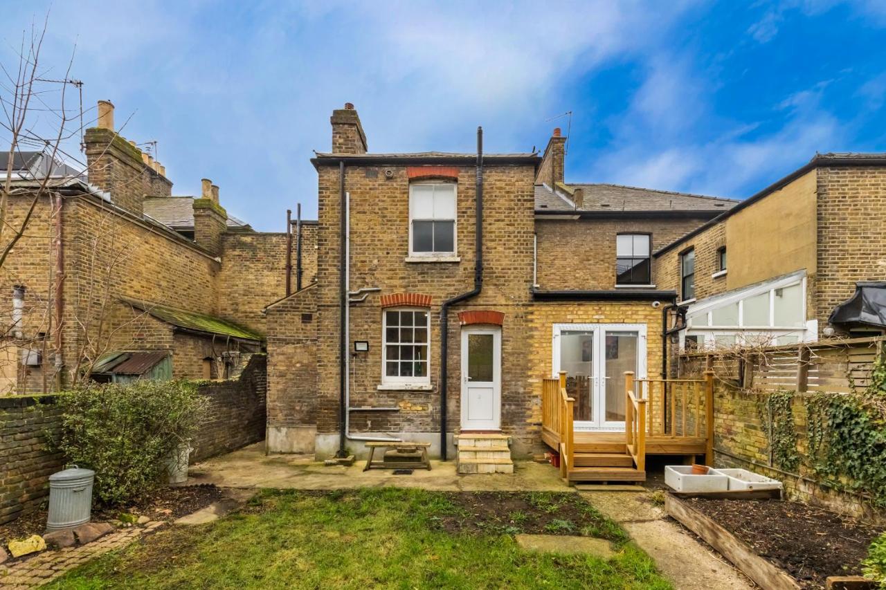 Spacious 5 Bedroom House With Garden + Parking - Amazing Location