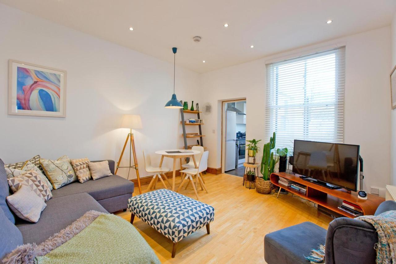 Spacious Highbury Fields 1 Bedroom - Parking By Request Appartement Londen