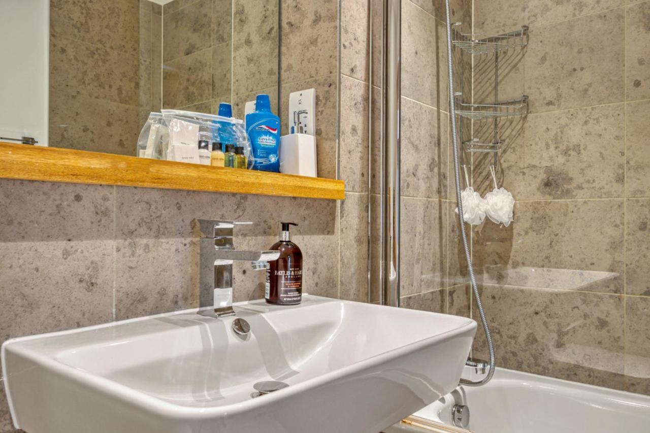 Modern 2 Bedroom & 2 Bathroom In Fulham Appartement Londres