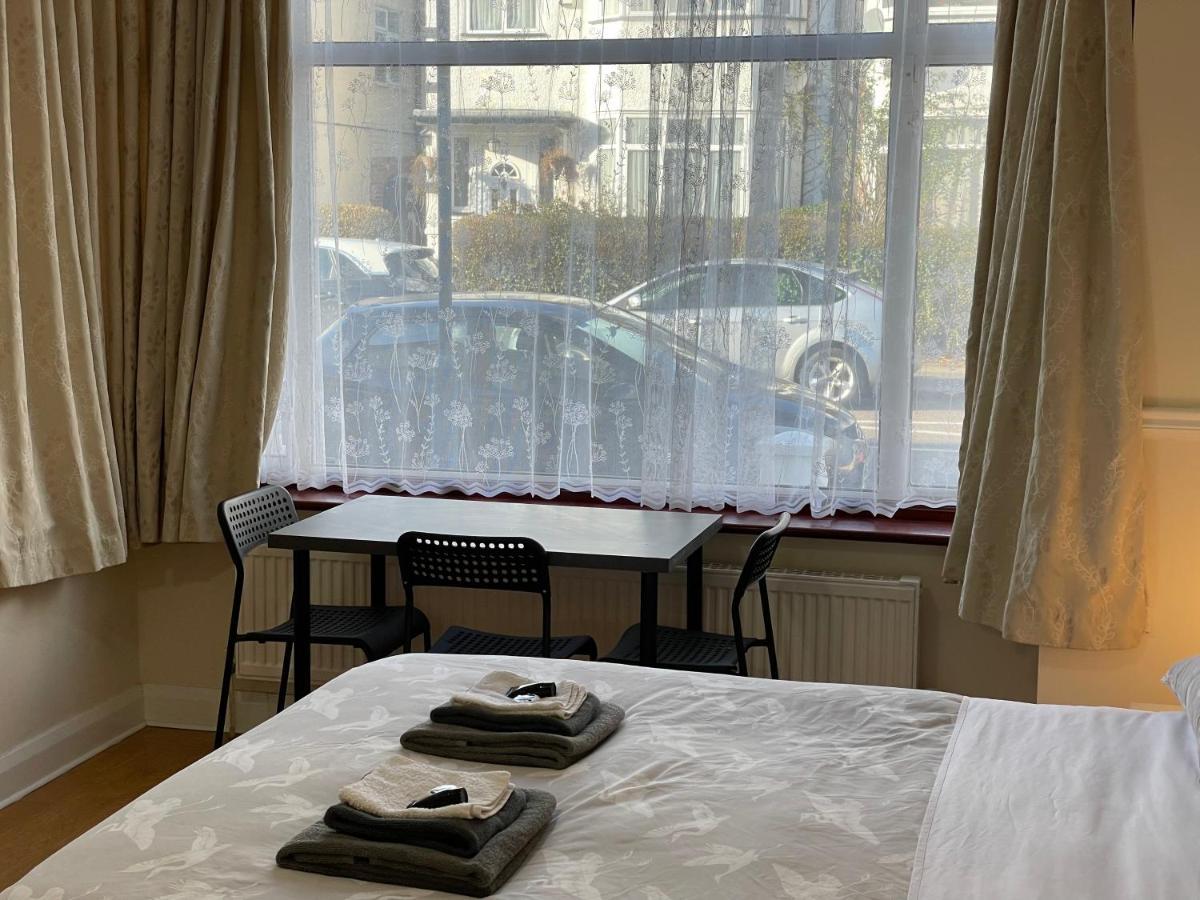 Gladstone Guest house 3*