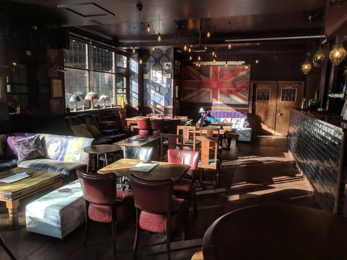 Hostal The Walrus Bar And Londres