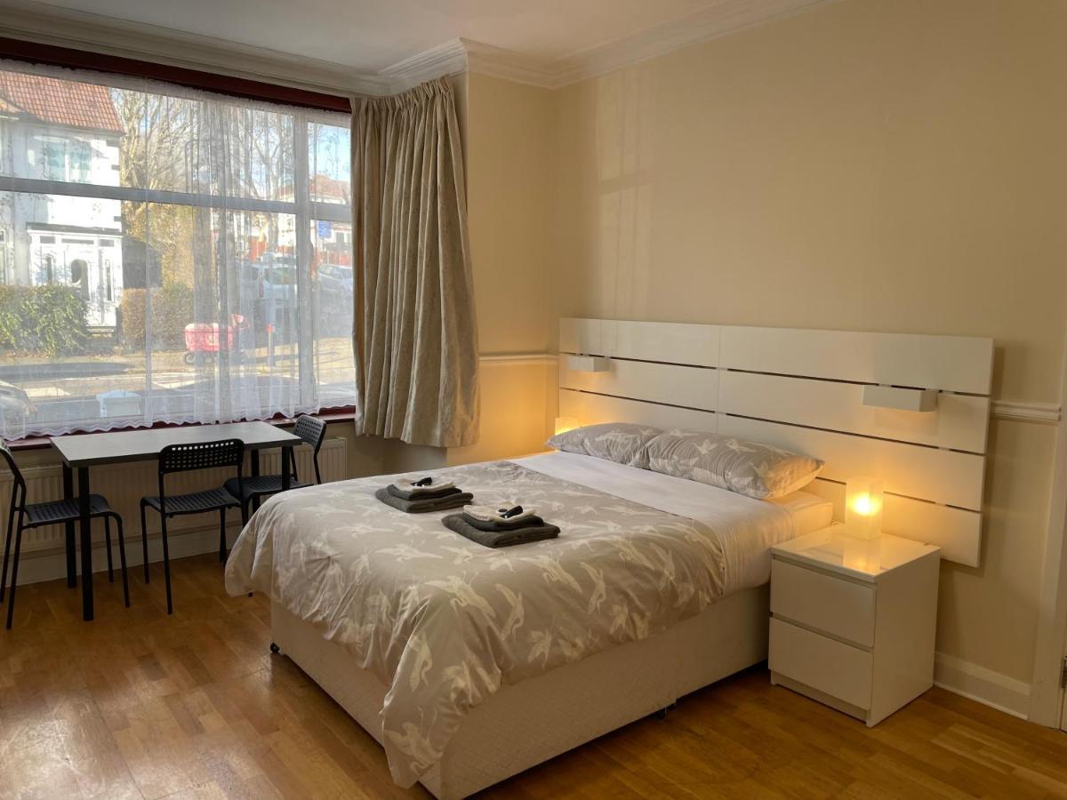 Gladstone Pensión 3*