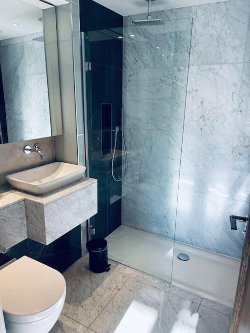 Apartamento Large Luxury Penthouse With Free Parking Garage
