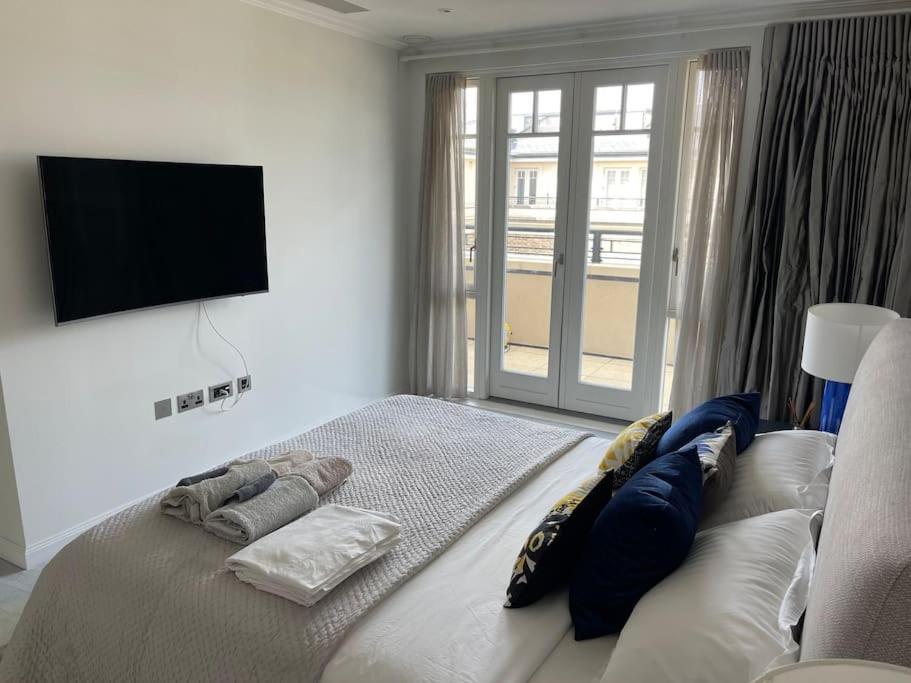 Large Luxury Penthouse With Free Parking Garage Londres