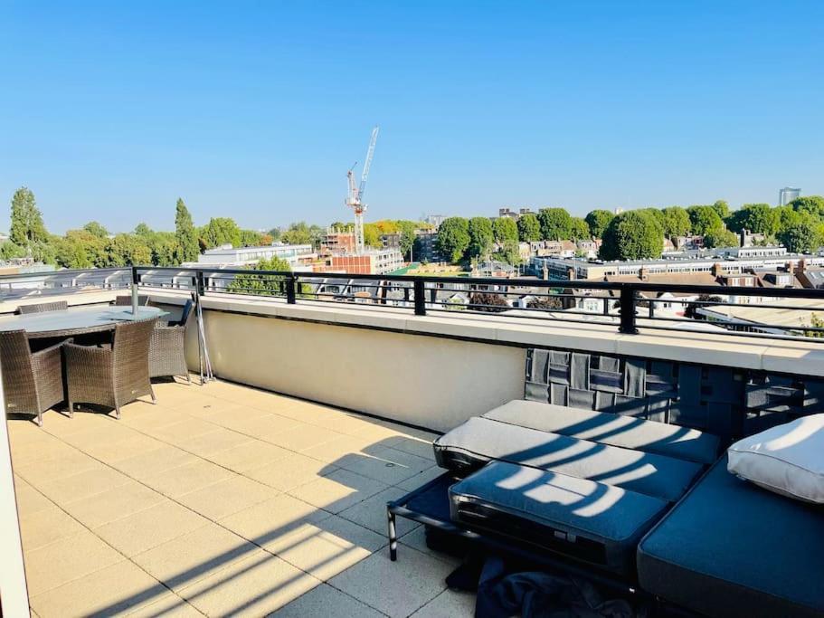 Large Luxury Penthouse With Free Parking Garage Apartamento